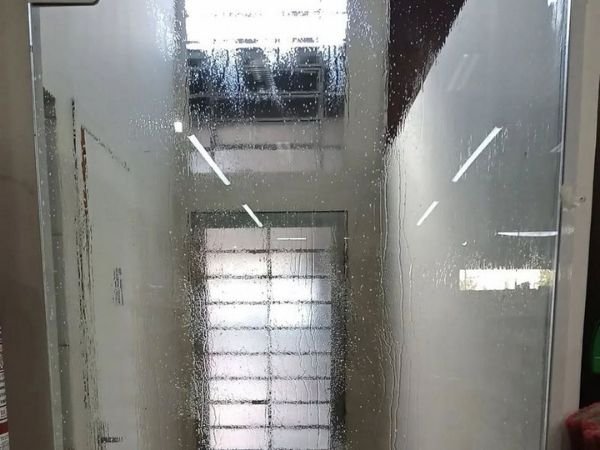 Aplicação de película espelhada em Marapé, Santos